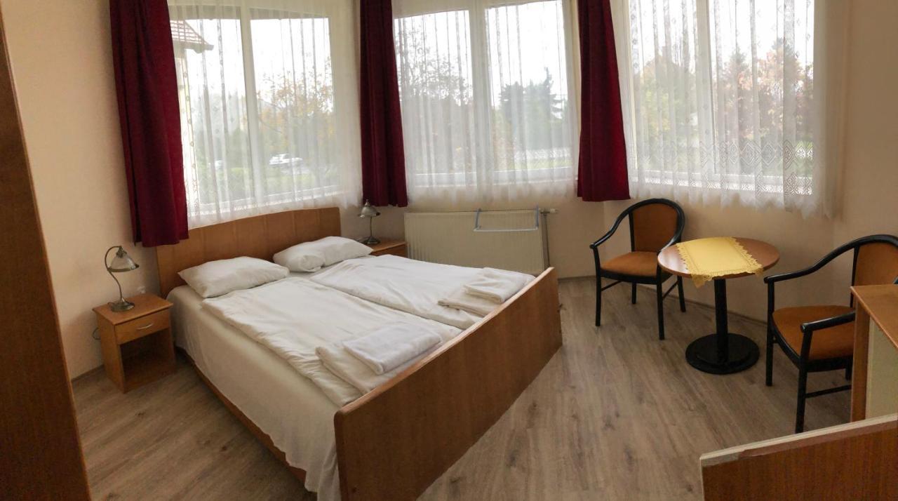 Festetich Kastelyszallo Es Zsuzsanna Hotel Szeleste Exteriér fotografie